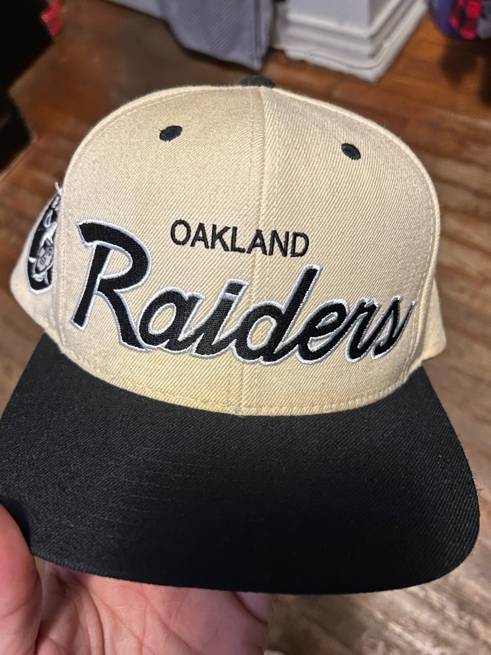 #Vintage #MitchellAndNess #OaklandRaiders #SnapBack #2012 #Storage